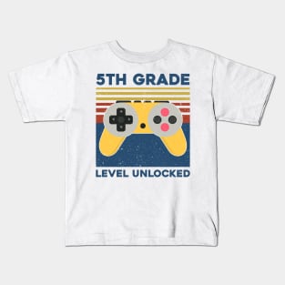 Kids 5th Grade Level Unlocked Back To School Video Gamer Kids T-Shirt